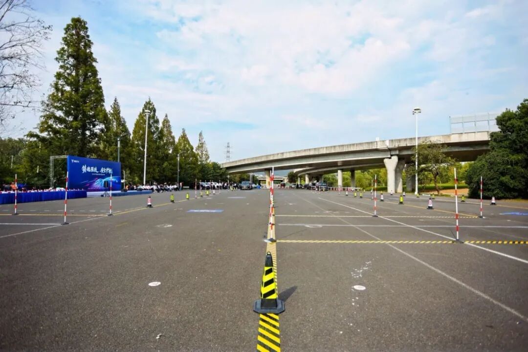 图2.jpg 加拿大PC28